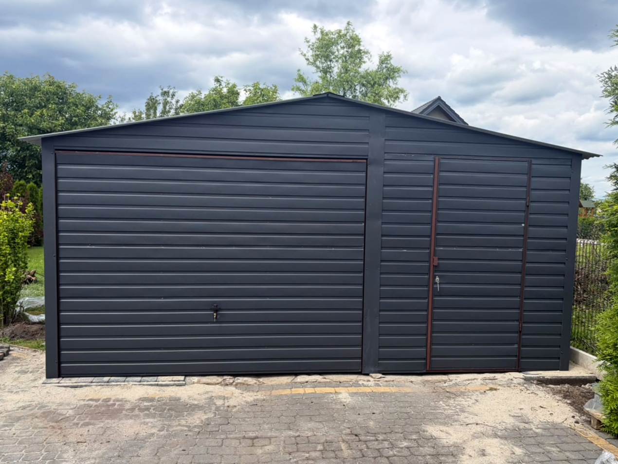 Garaż blaszany 5x6m Grafit Mat POZIOMY PANEL z obróbkami